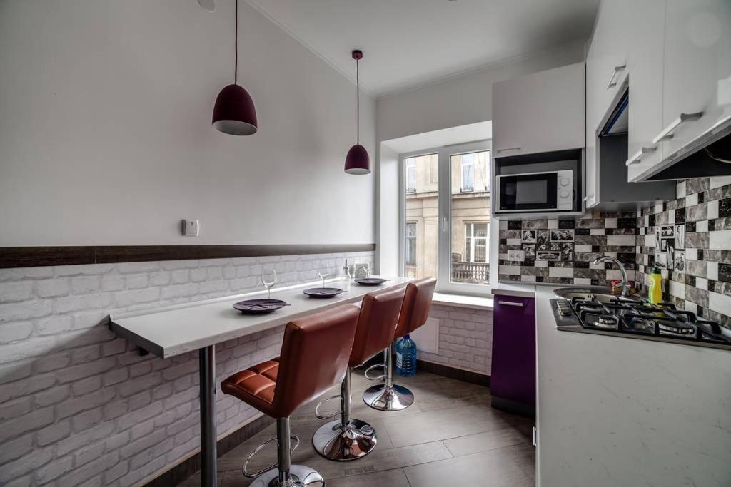 Romantic Apartments - Центр Львова , З Видом На Місто Εξωτερικό φωτογραφία